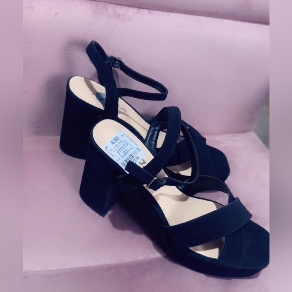 ❌SOLD❌Black heels! New!